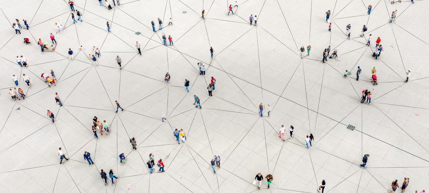  Foule de gens interconnectés